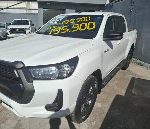 TOYOTA HILUX 2.8 D-4D TURBO DIESEL CD SR 4X4 AUTOMÁTICO